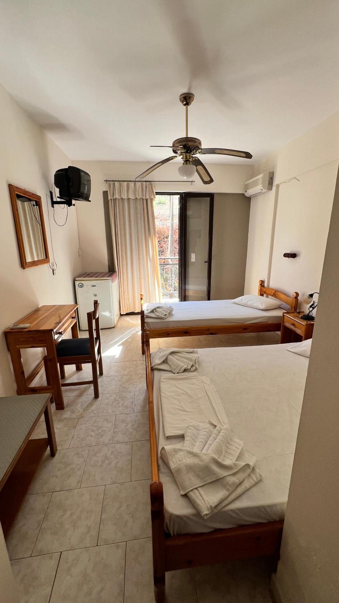 Hotel Michaela Poros  Esterno foto