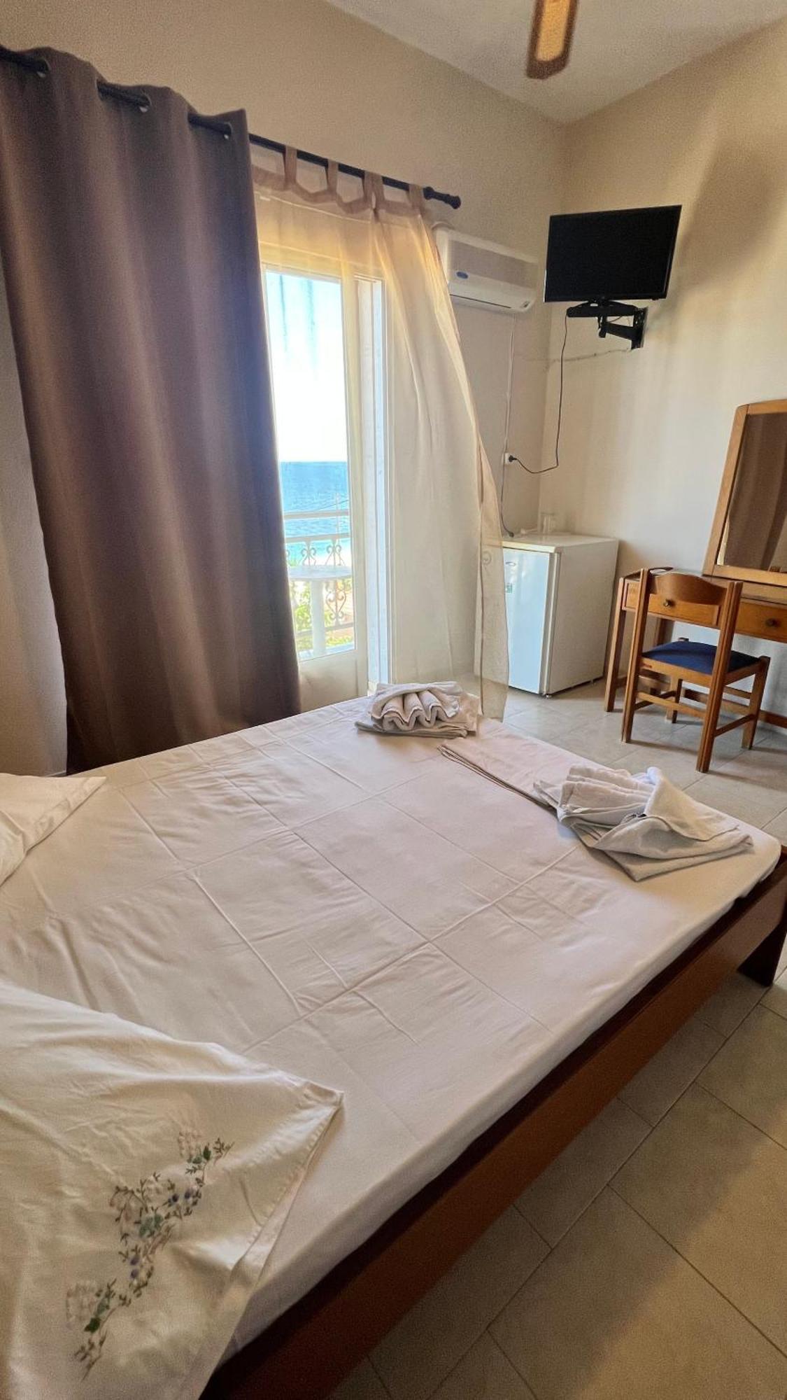 Hotel Michaela Poros  Esterno foto